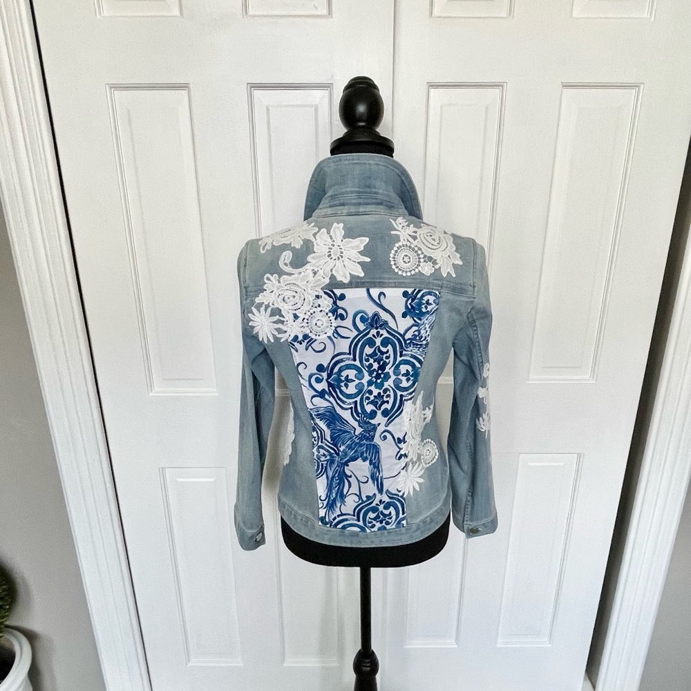 Chico’s Embroidered Jean Jacket💙NWOT💙 - Picture 4 of 9